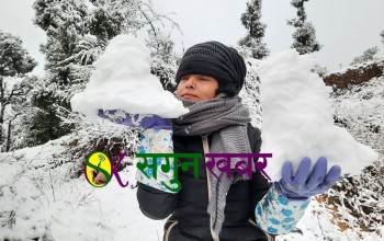 रेडियो निङ्गलाशैनी बैतडीको लोकप्रिय  कार्यक्रम म्युजिक मस्तीका सञ्चालीका कमला सुवेदी सापकोटा हिउँमा रमाउदै फोटो फिचर ।।